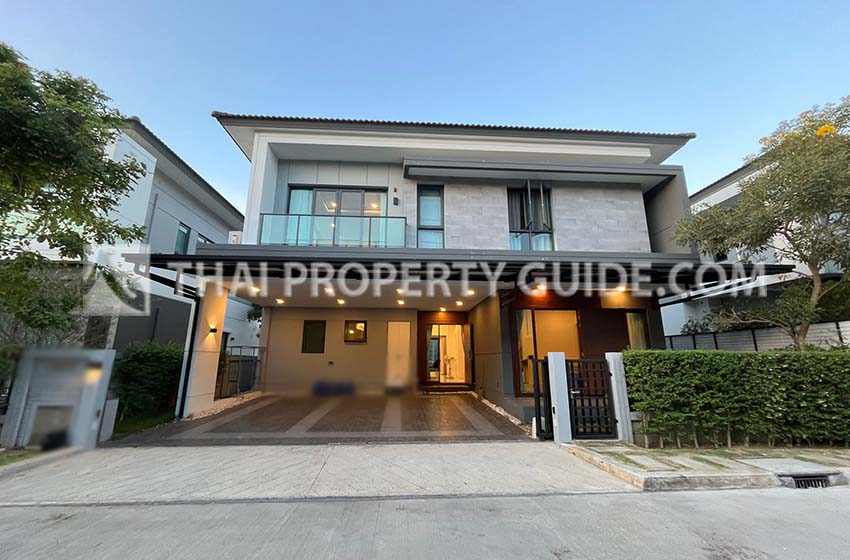 House with Shared Pool in Bangnatrad